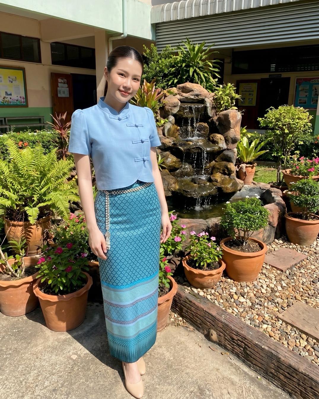 Ni Rin Premium clothing Facebook ad: สวยงามละมุนตา ด้วยสัมผัสเหนือระดับ.….เปิดตัวเสื้อคอลเลกชันใ…