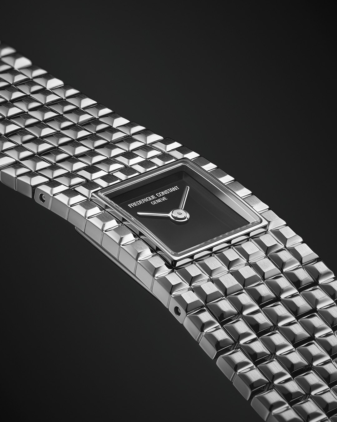 Paradis bijuterii și ceasuri Facebook ad: Descoperă eleganța Frederique Constant Classics Manchette…