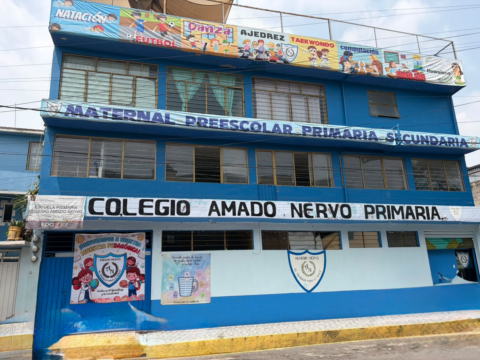 Colegio Amado Nervo Facebook ad: Chatea con nosotros