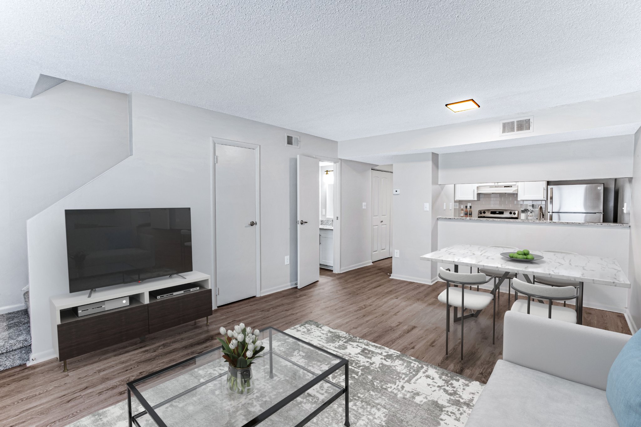 Flats On Hampstead Facebook ad: 2 Beds 1.5 Baths Apartment