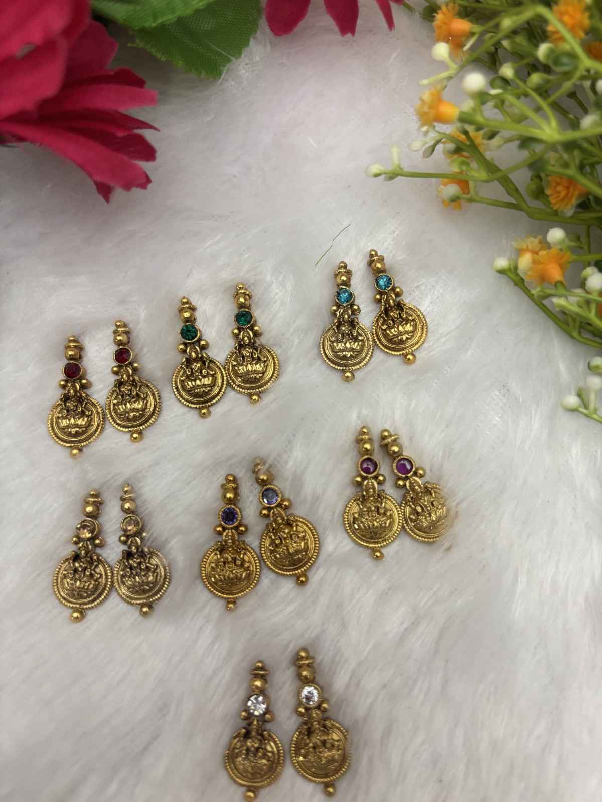Ray Aari Shop Facebook ad: Create Beautiful Invisible Chains With Our Premium Jewelry…