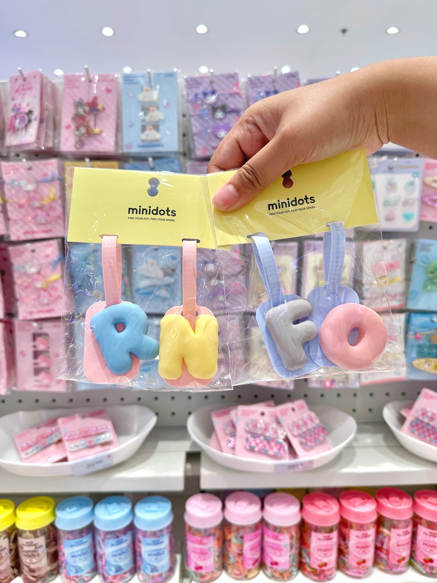 Miniso Indonesia Facebook ad: Gantungan tas cute!