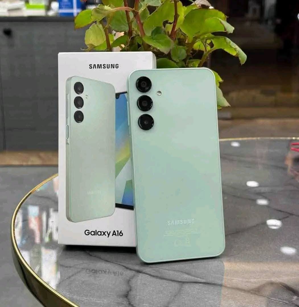 Adjabani E-commerce Facebook ad: Disponibles les téléphones portables neufs dans le carton…