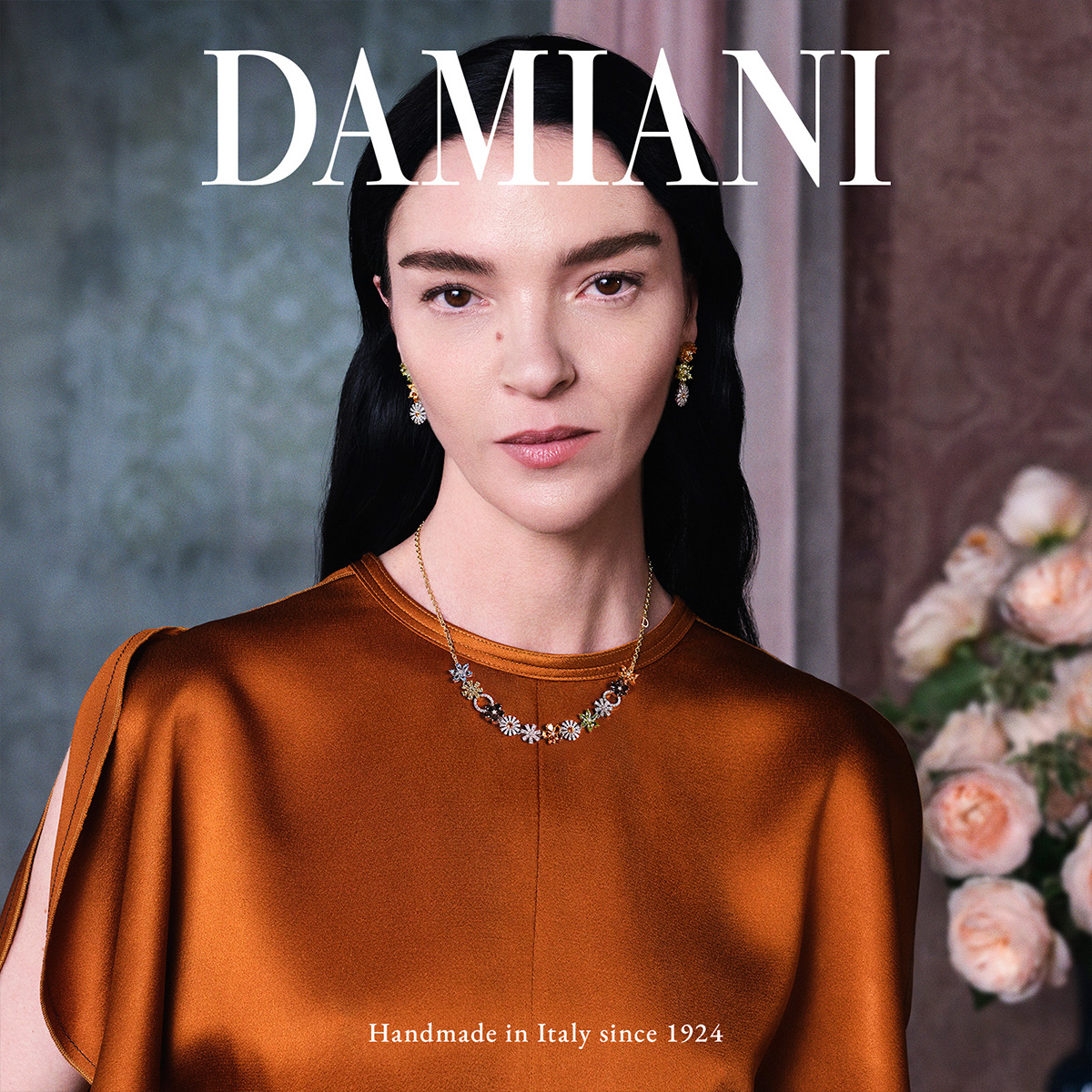 Damiani Facebook ad: L’iconica top model Mariacarla Boscono indossa gioielli…