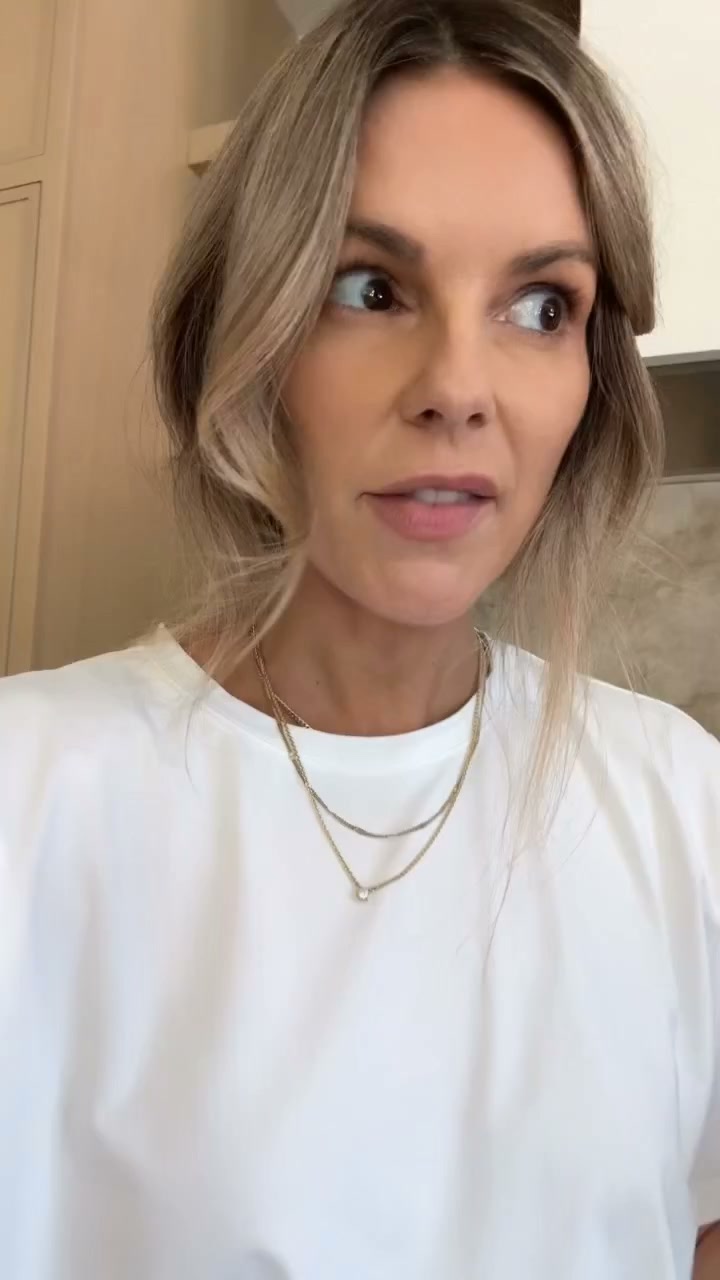 Ali Fedotowsky-Manno Facebook ad: Save with code: ALIMANNO20