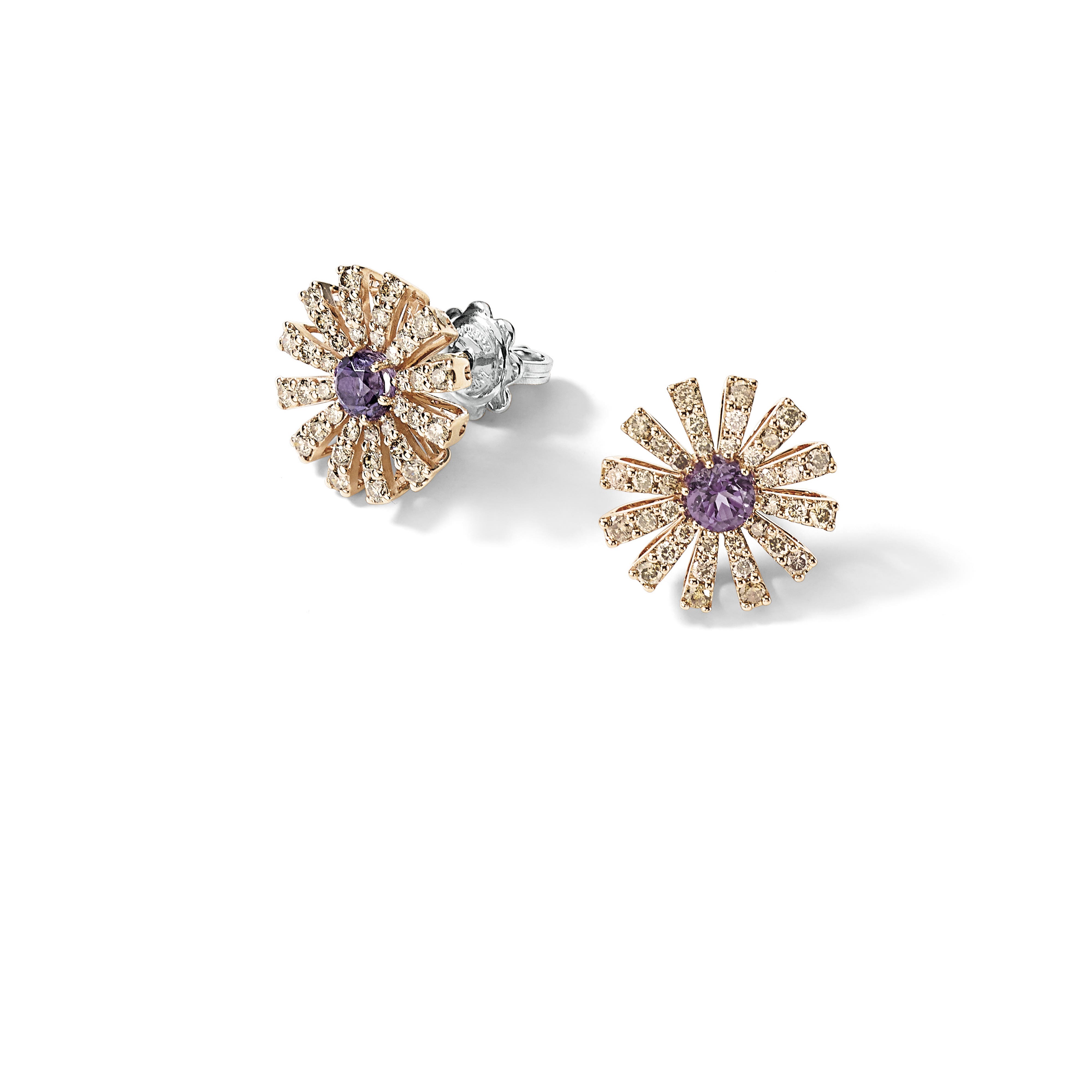 Damiani Facebook ad: Scegli gli Orecchini Damiani: raffinati ed eleganti, adatti…
