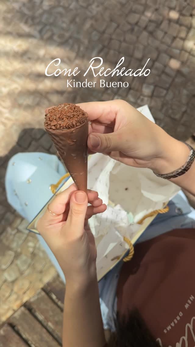 Perdomo Doces Facebook ad: Imagina só: uma casquinha de sorvete banhada no…
