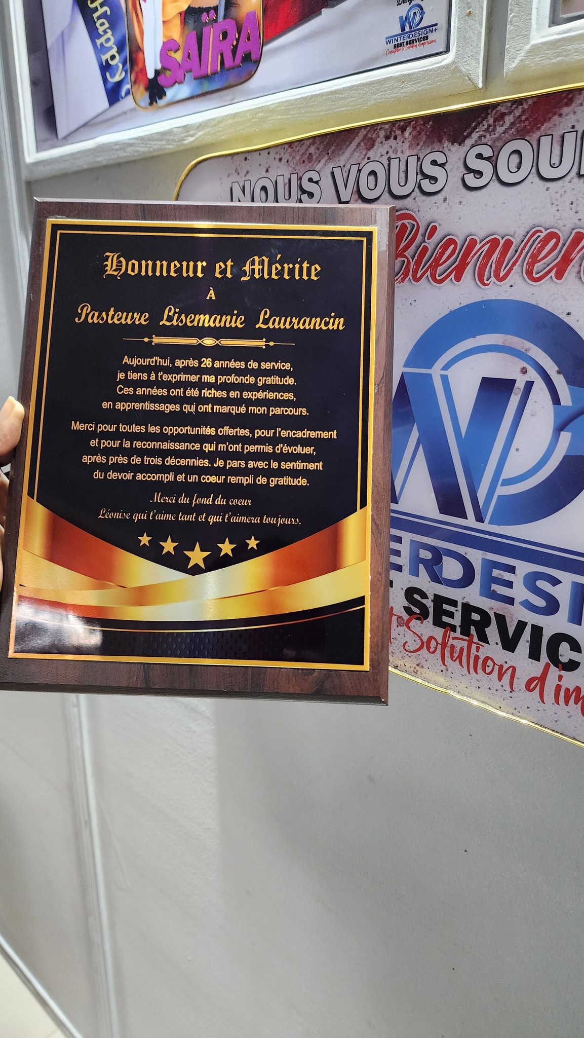 Winter Design + Facebook ad: Plaque d'honneur et autres, Contactez nous aux 509…