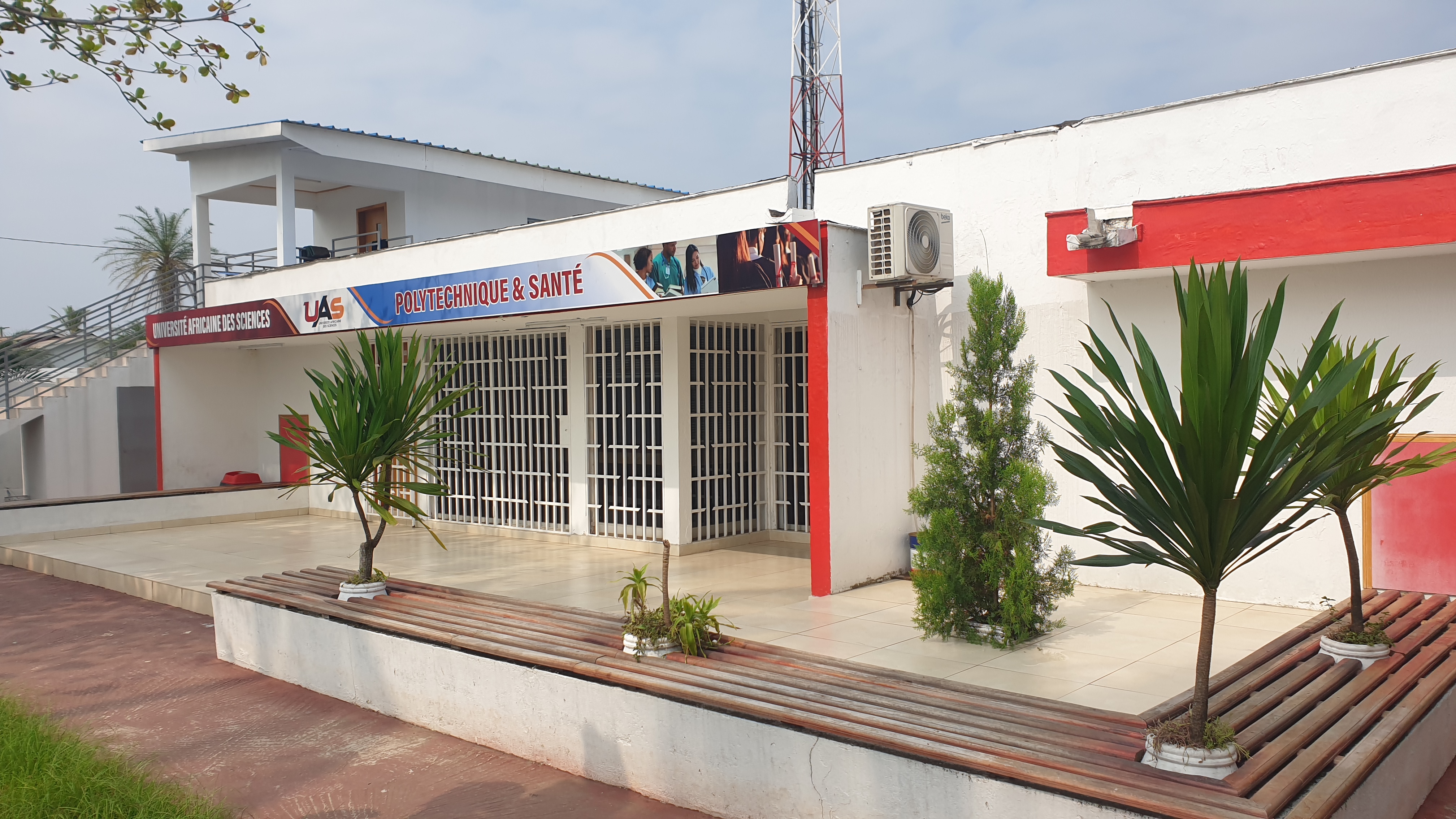 Université Africaine des Sciences Facebook ad