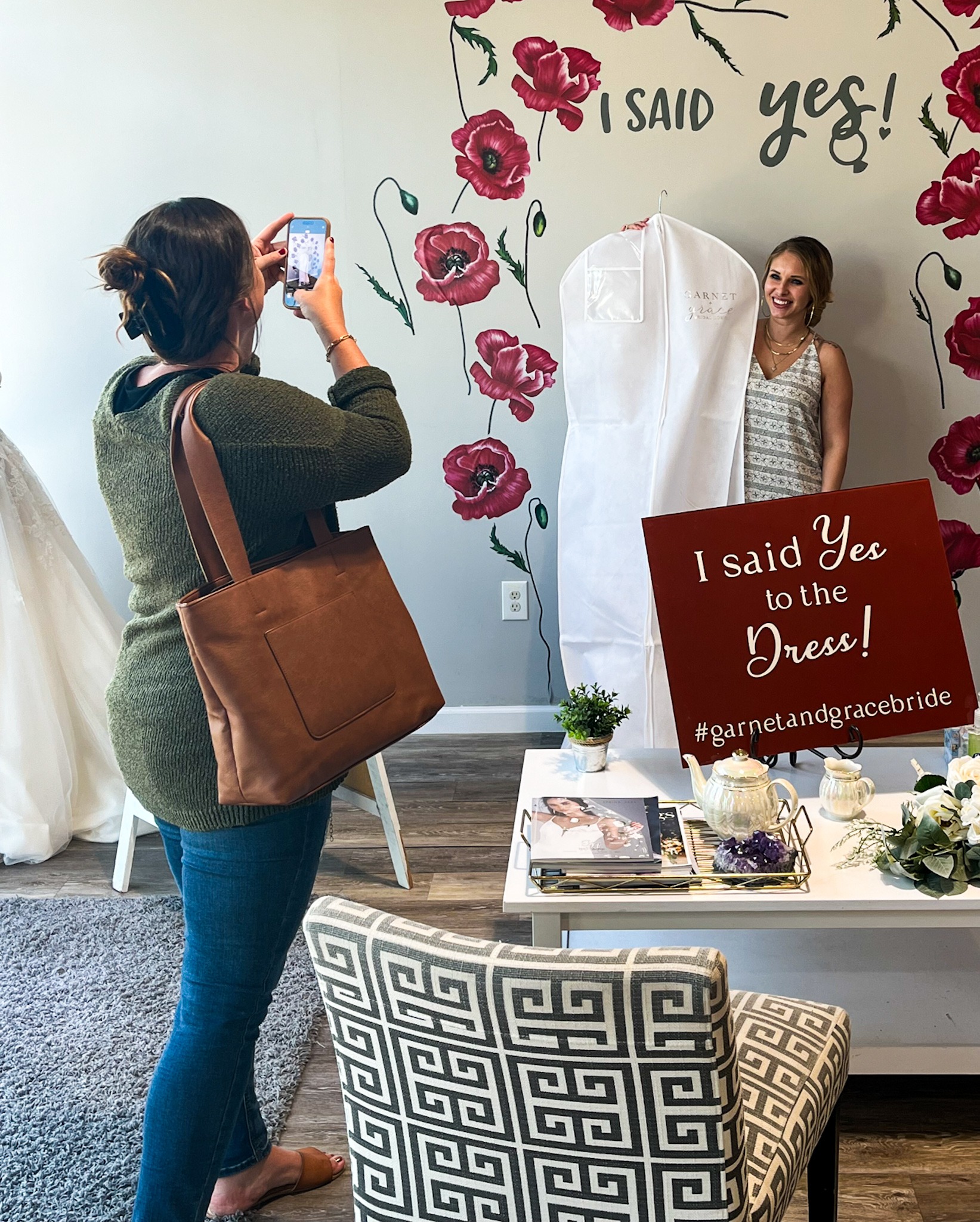 Garnet and Grace Bridal Boutique Facebook ad: Designer wedding dresses - save $200!