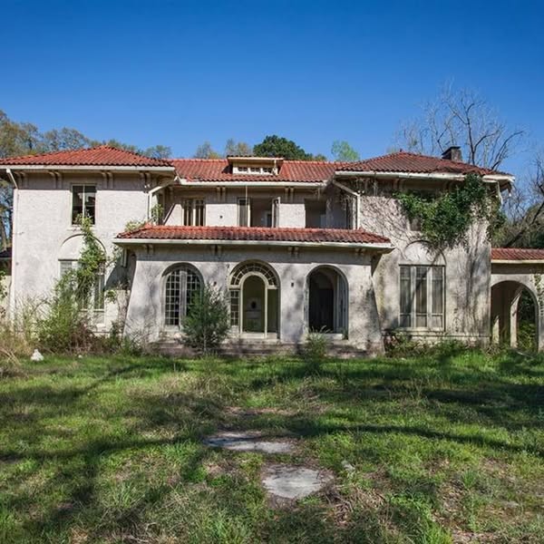 Shop Comfort Facebook ad: Abandoned Houses for Sale - Read More