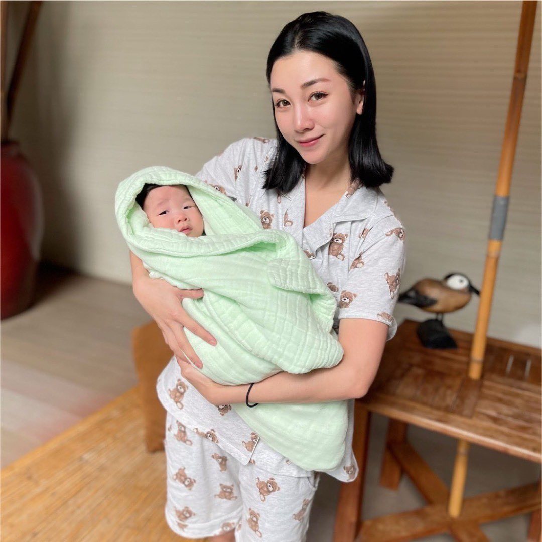 Mia Chen Facebook ad
