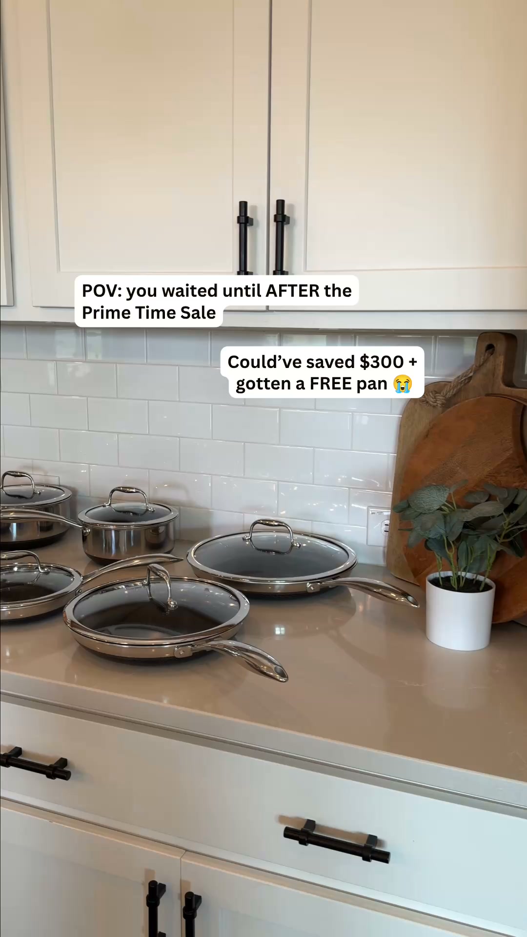 HexClad Facebook ad: SAVE $300 + FREE GIFT