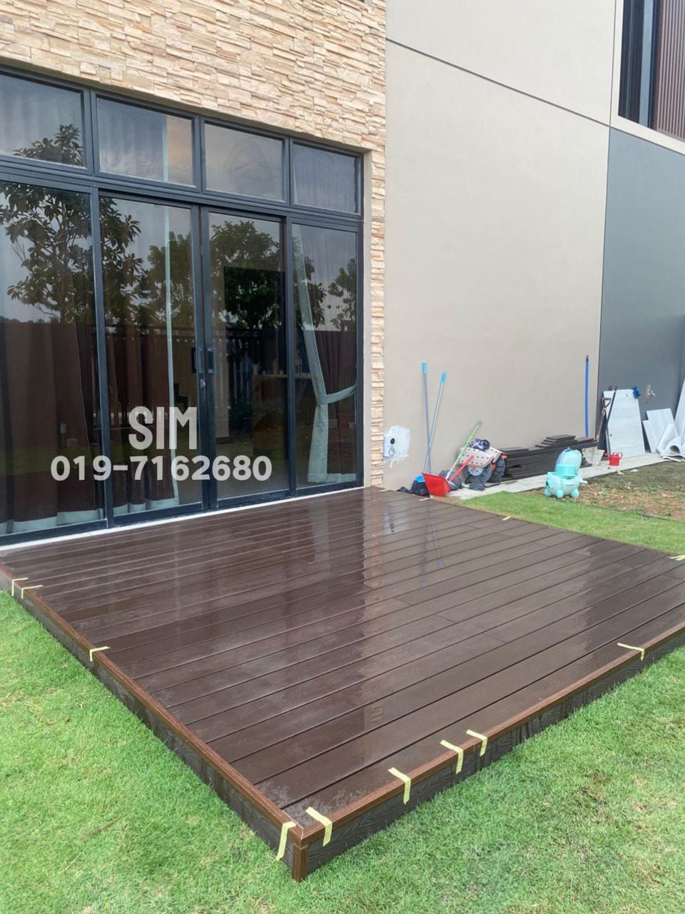 SPC flooring specialist  Facebook ad