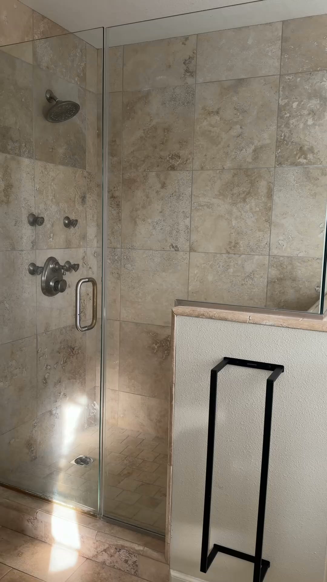 Thumbtack Facebook ad: Get free remodel quotes.