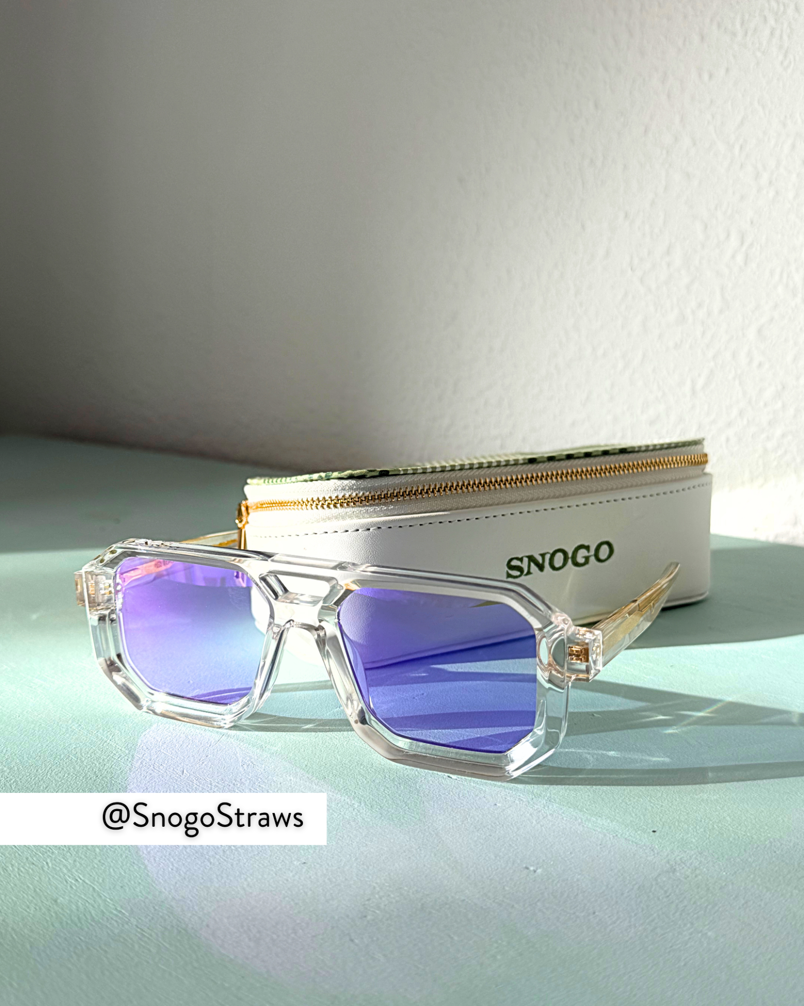 Snogo Straws Facebook ad: Strong, brilliant, and impossible to overlook.