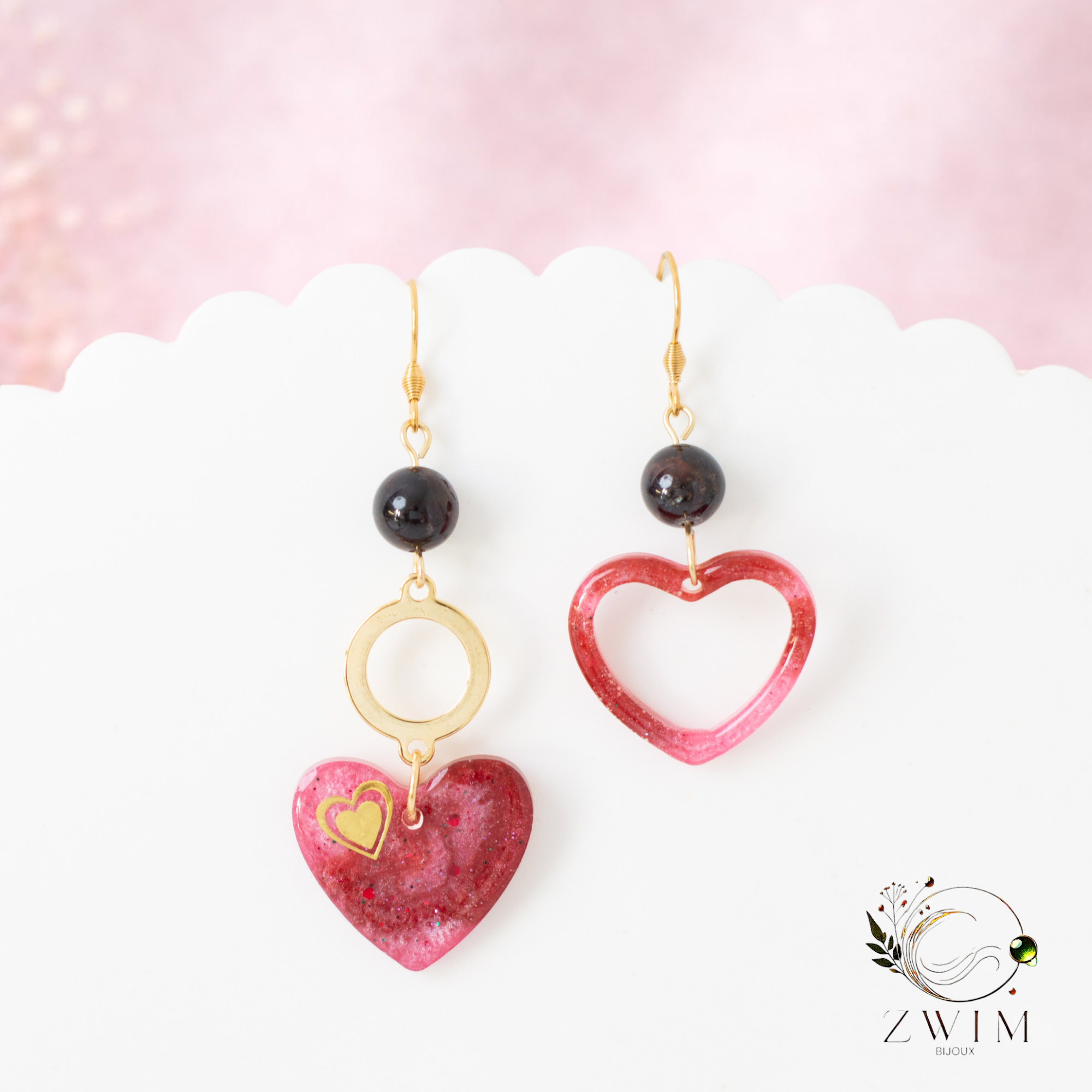 Création de bijoux en pierres naturelles. Zwim Facebook ad: Boucles d’oreilles artisanales en résine et pierres…