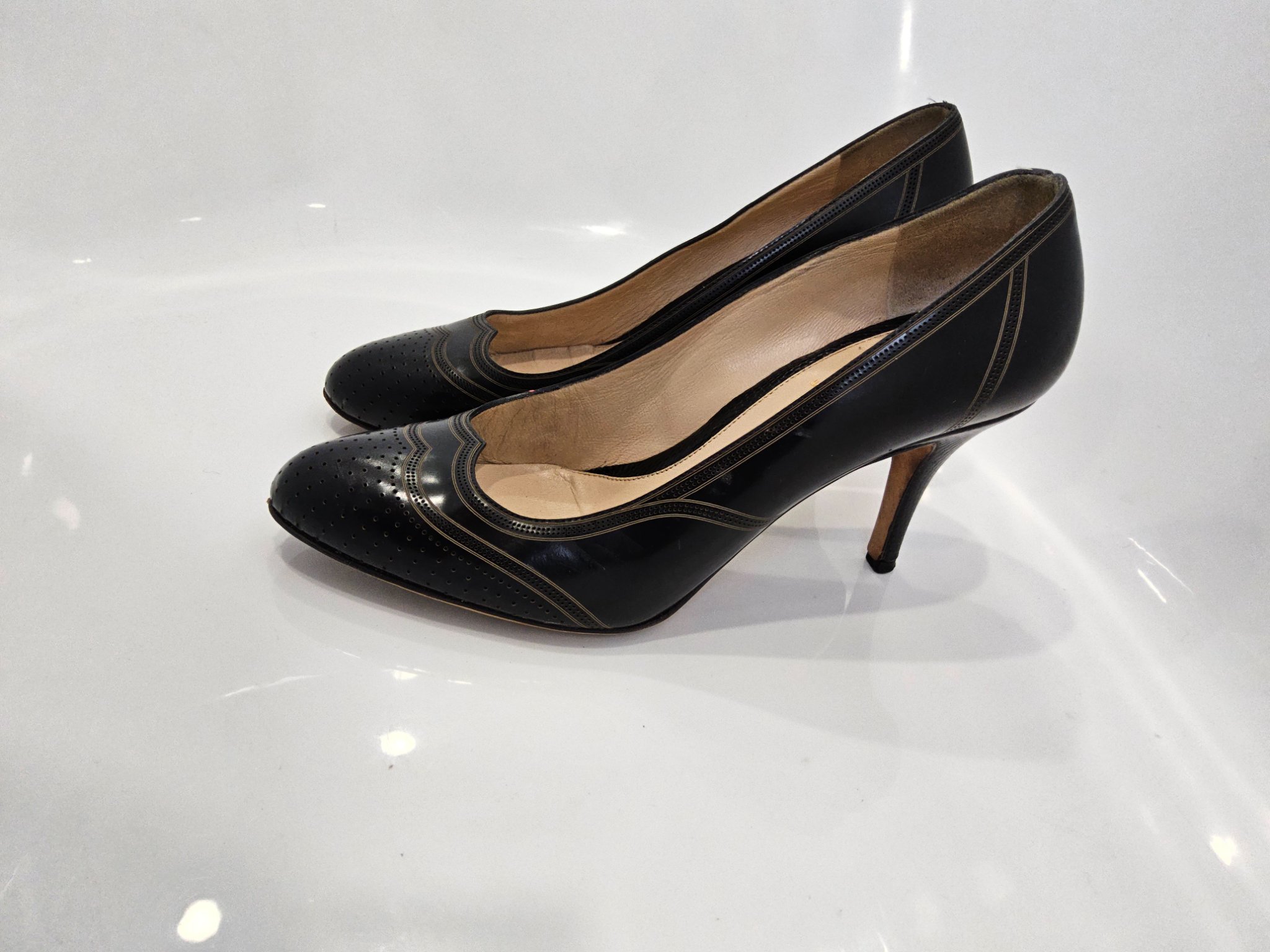Bronislaw Koltun Facebook ad: Fendi Black Patent Leather Stilettos, Size 37.5-38, Made…