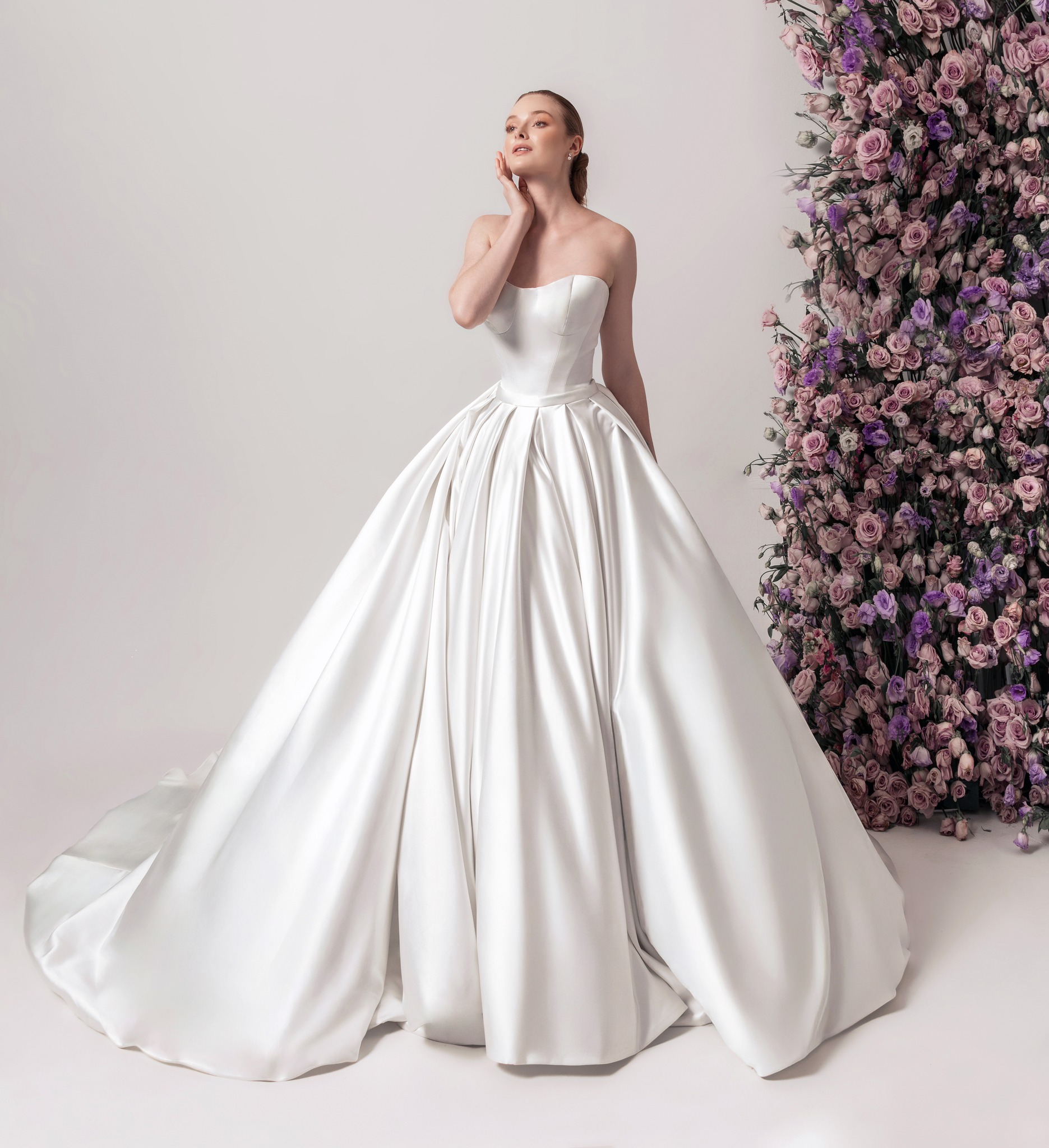Innovia QRO Facebook ad: NOVIA, TU VESTIDO PERFECTO PUEDE ESTAR AQUÍ