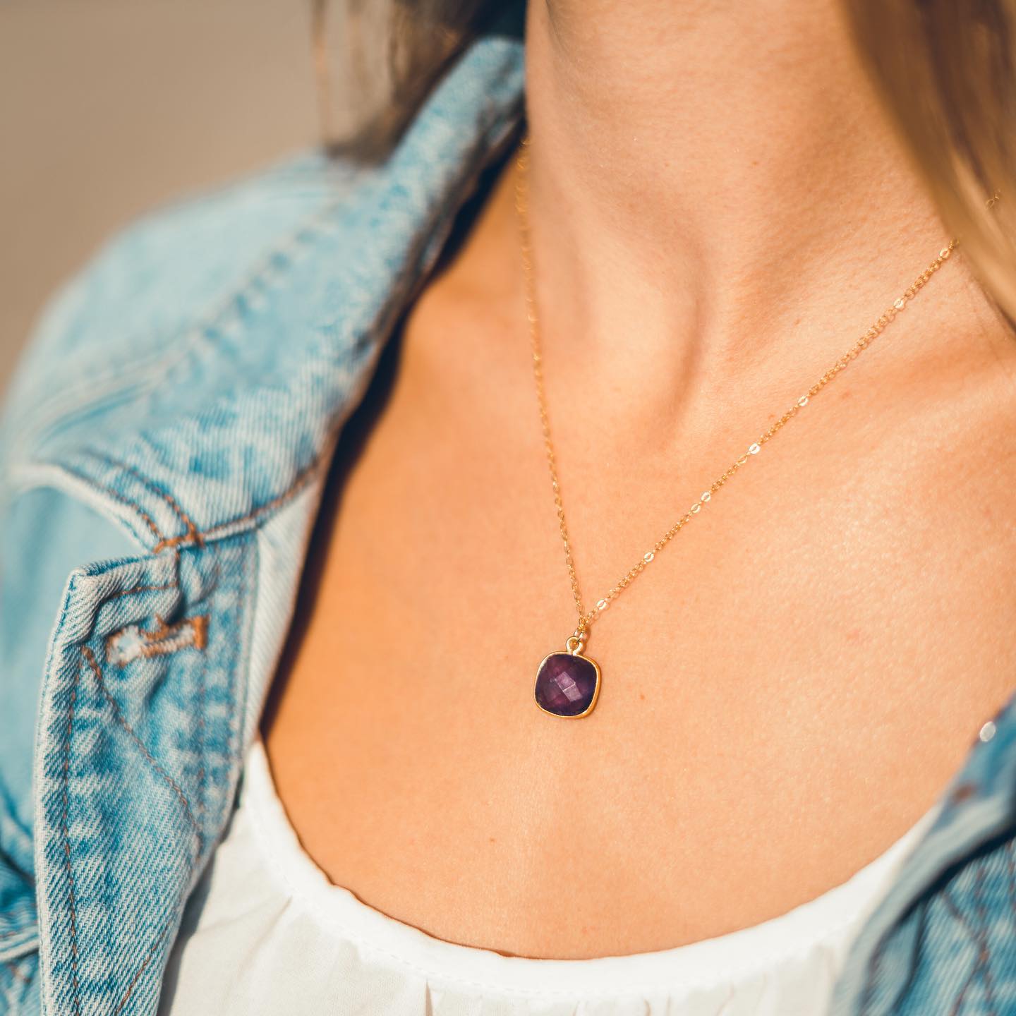 Mes jolies collections Facebook ad: Collier bohème en pierres naturelles, le collier LISE…