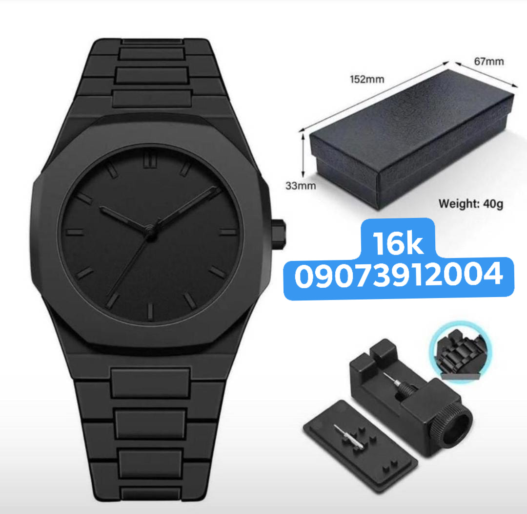 Roycollections Facebook ad: Available in different colours