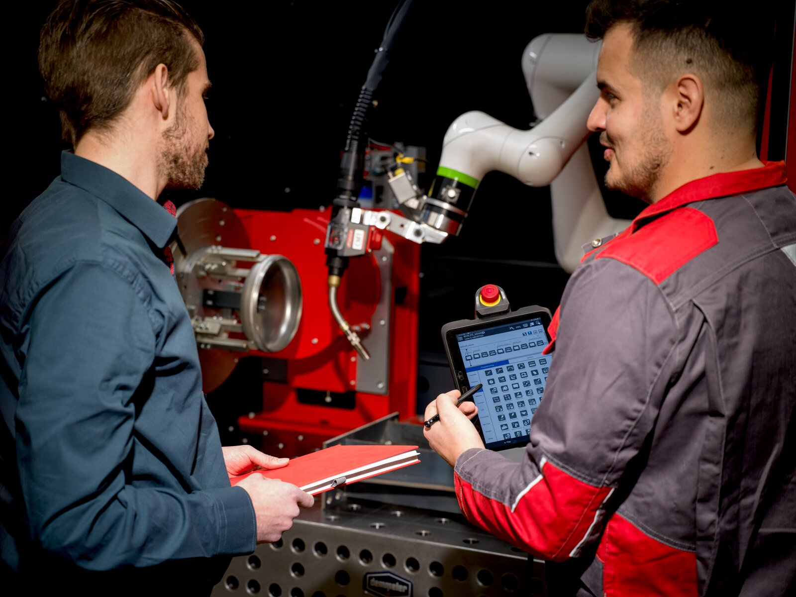 Fronius France Facebook ad: Cobot - Soudage robotisé précis pour petites séries et…