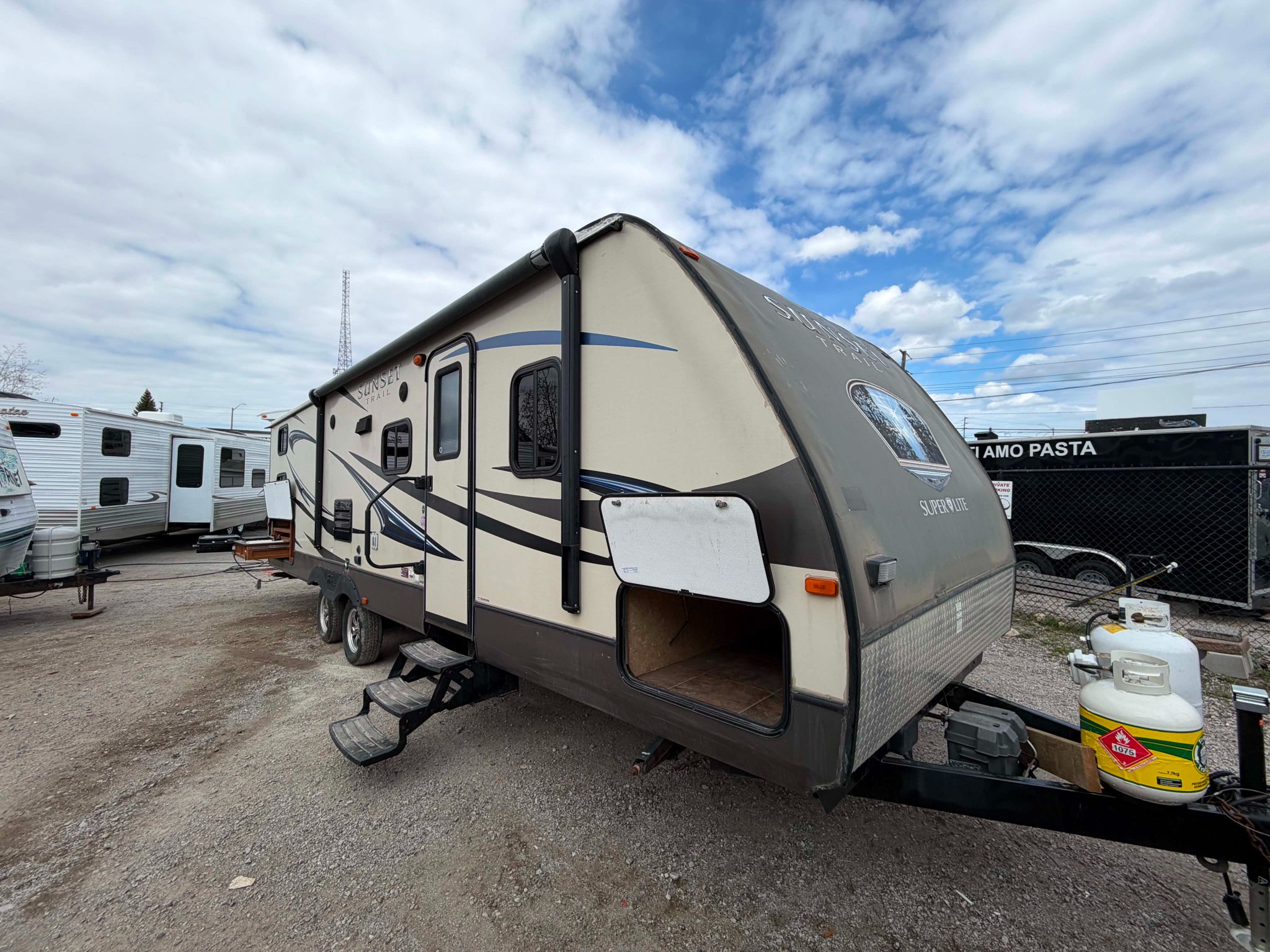 John Arnold Facebook ad: 2014 Crossroads sunset trail superlite 290qb