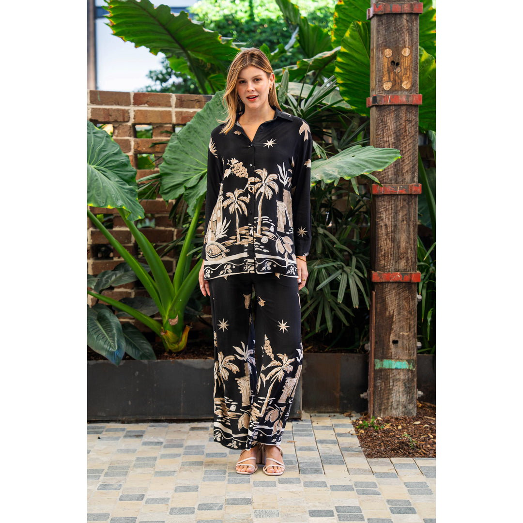 3 Styles Facebook ad: Nothing over $25 in our Sale section, babes!