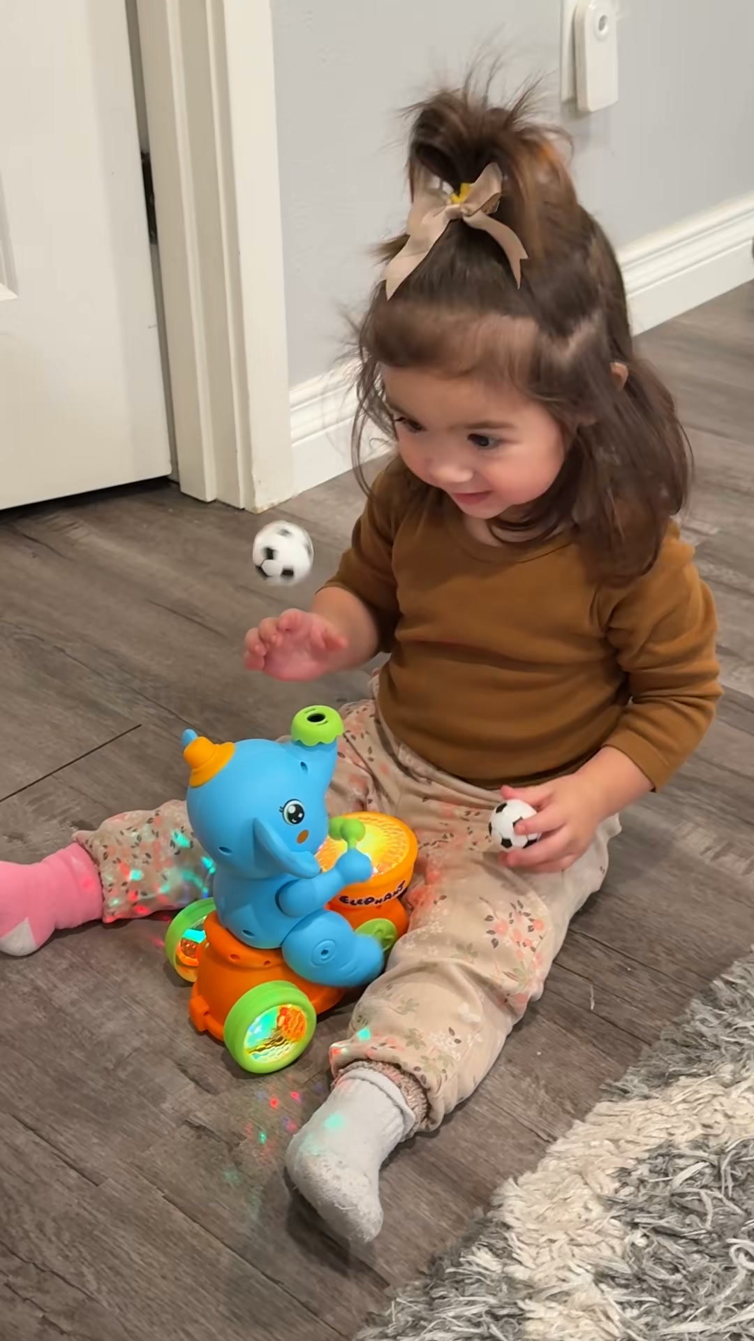 Lomali Facebook ad: L'éléphant qui occupe bébé 20 min