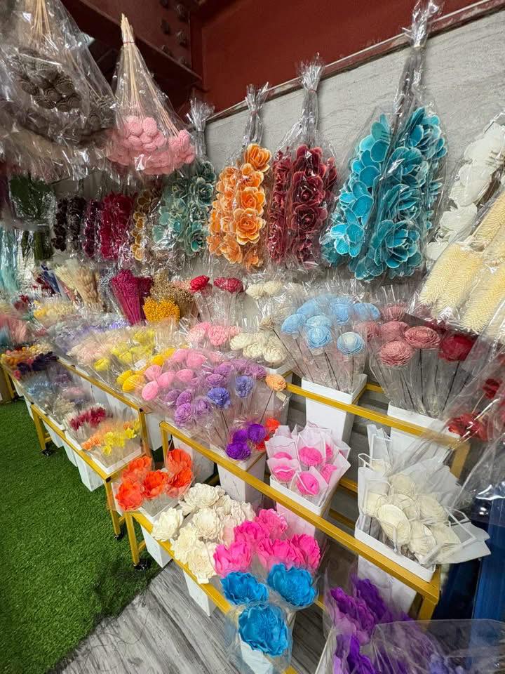 X&M flower shops Facebook ad: IMPORTED DRIED & PRESERVED FLOWERS NOW AVAILABLE!