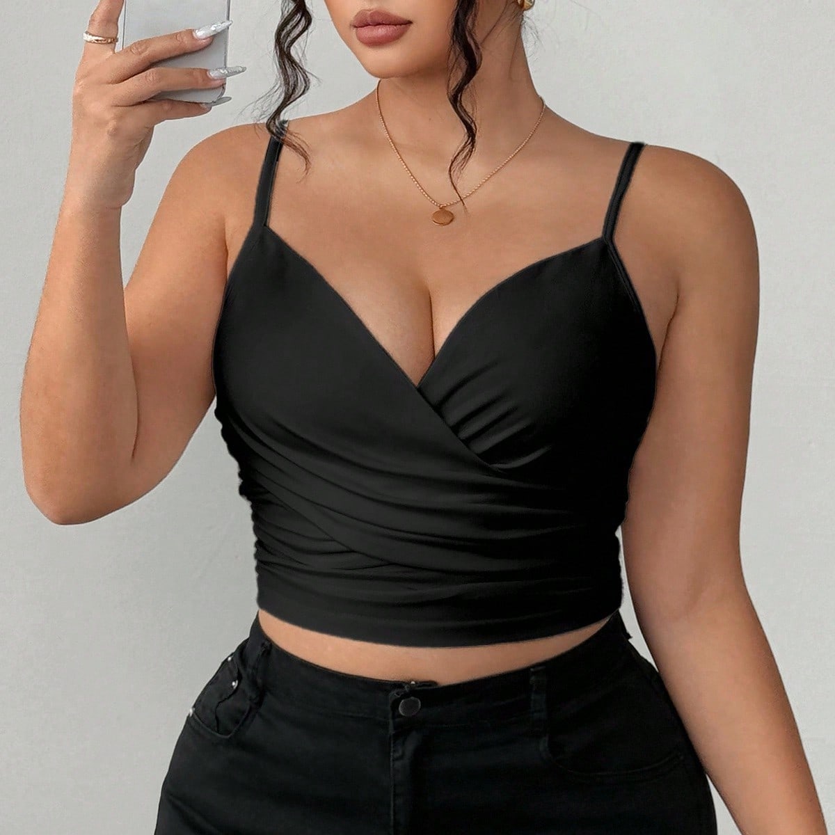 SHEIN CURVE Facebook ad: Frete e devolução grátis na primeira compra, corra…