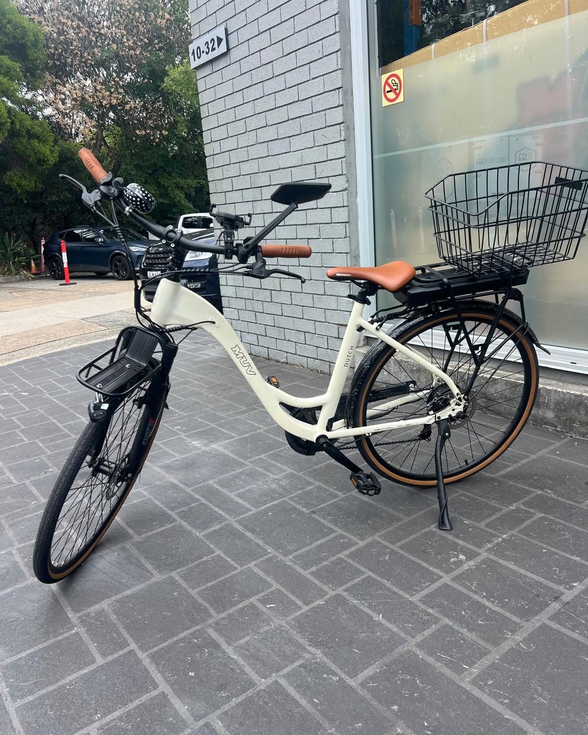 Camila MyeBike Facebook ad: Near-New Muv Step-Through Selling $800
