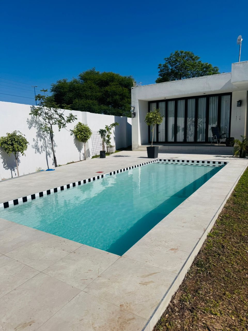Aquatic Pools Facebook ad: Need help with your swimming pool project?