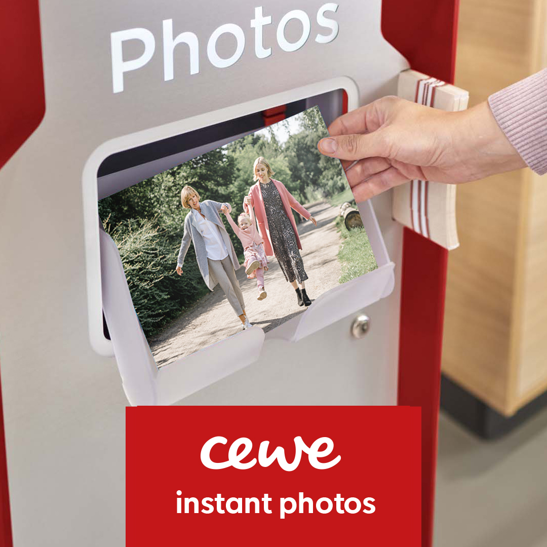 Ryman Facebook ad: Mother's Day sorted with CEWE Instant Printing!