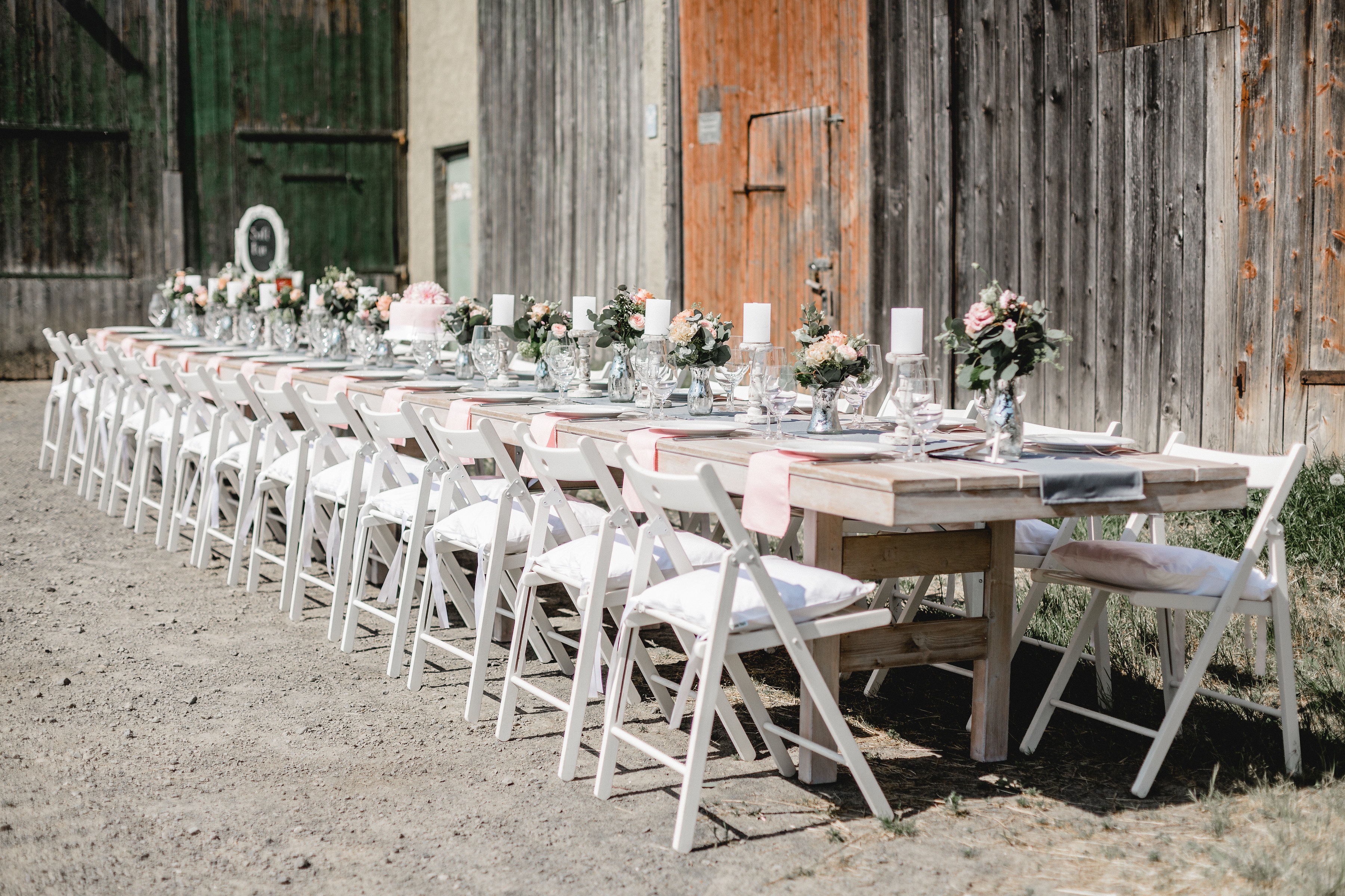 Vermieterei - Euer Verleihservice für Eventmöbel, Deko & Fotoboxen Facebook ad: Hochzeitsmöbel zum leihen