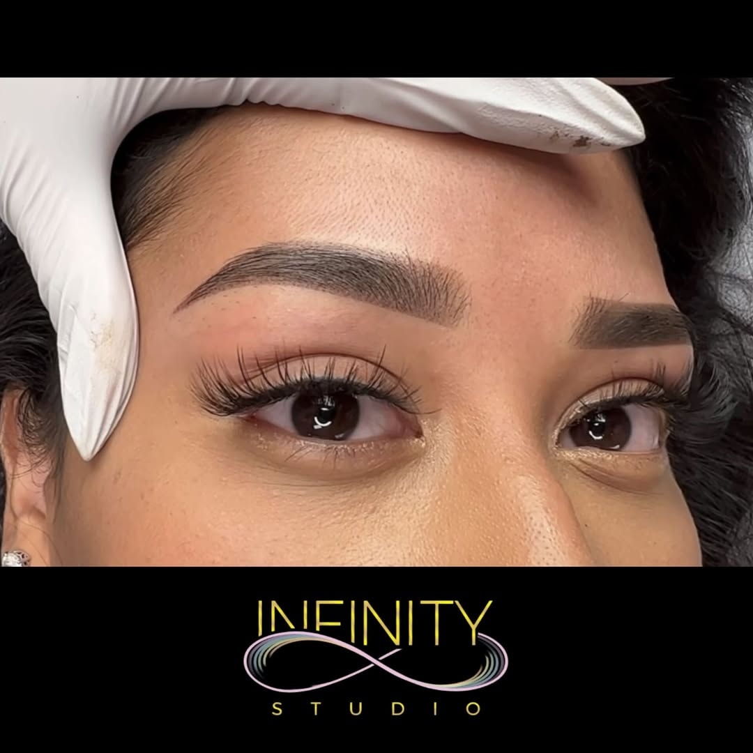 Infinity Studio Facebook ad: Estrena CEJITAS PERFECTAS y olvídate de maquillarte todos…