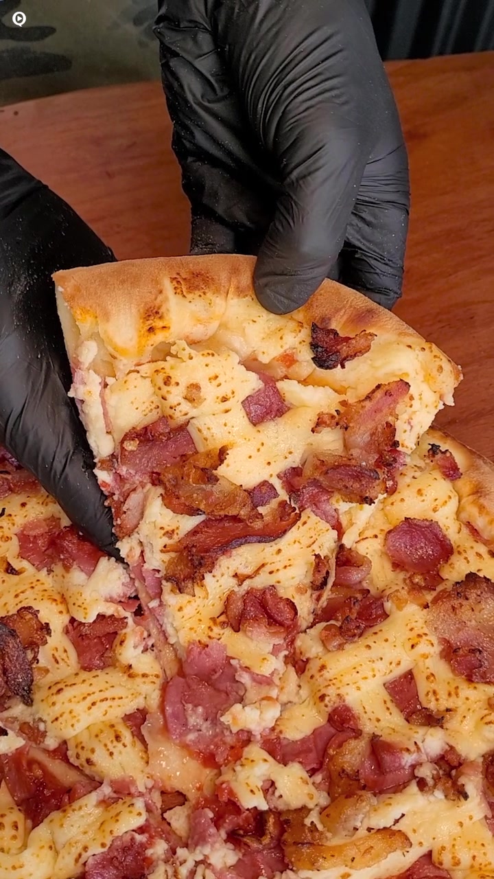 City Pizza Delivery Facebook ad: Pedir Agora!