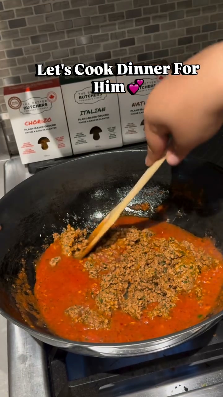 _letitsparkle_ Facebook ad: Meaty, cheesy, comforting… but 100% vegan