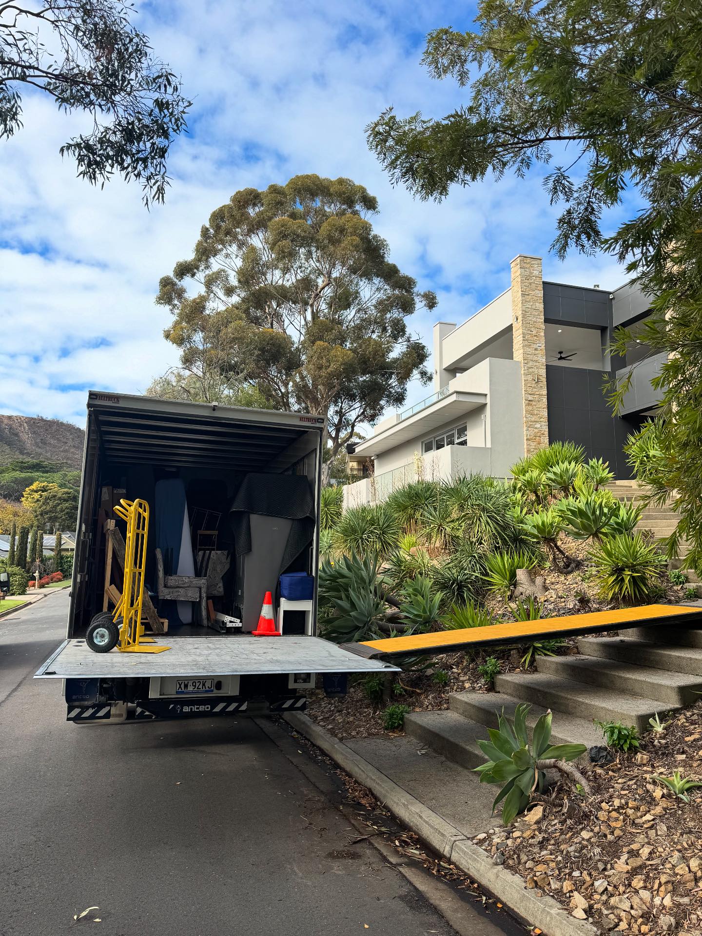 M&M Relocations Facebook ad: Trusted Adelaide Movers