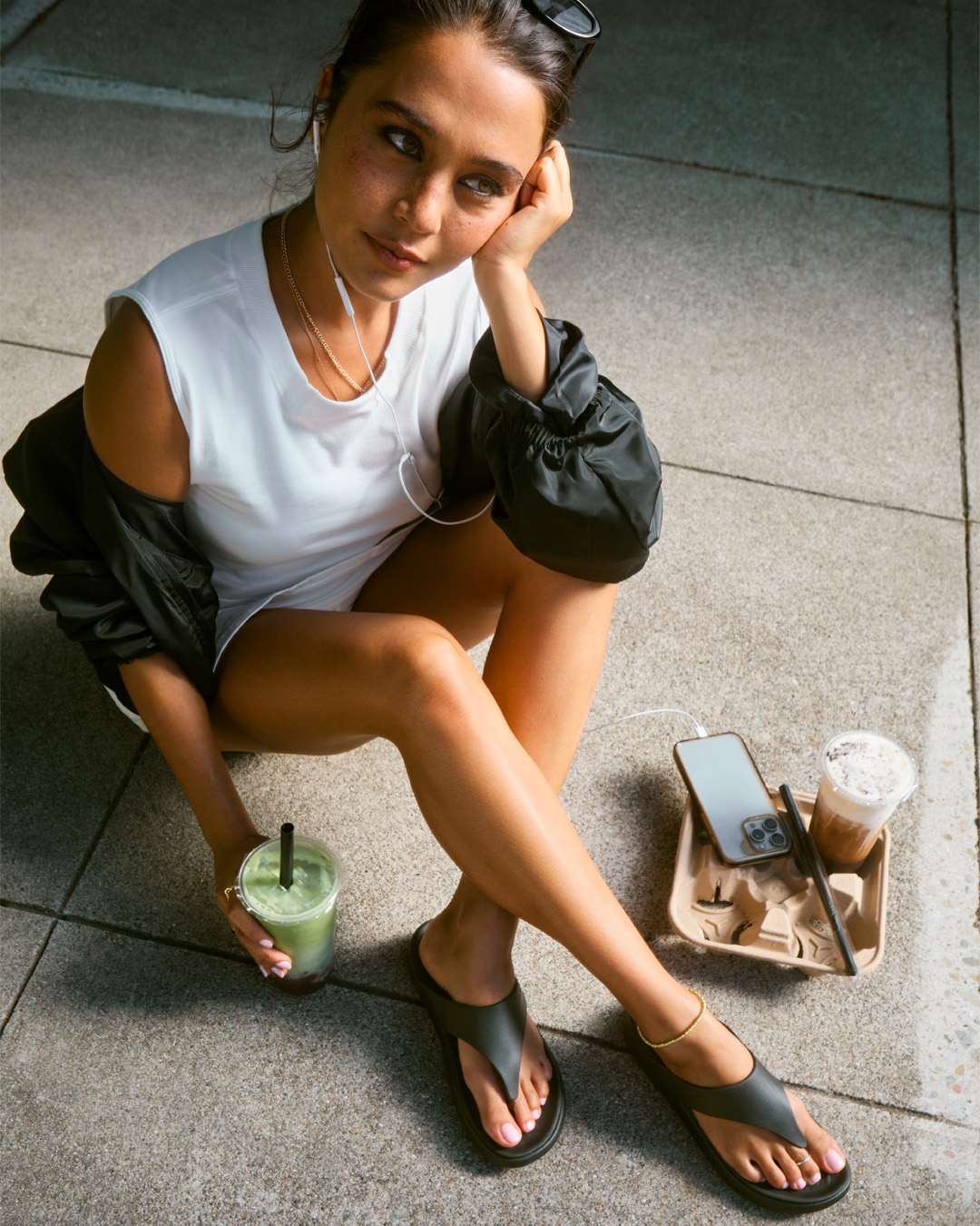 Crocs Facebook ad: SANDALIAS CROCS: livianas y versátiles para el verano.