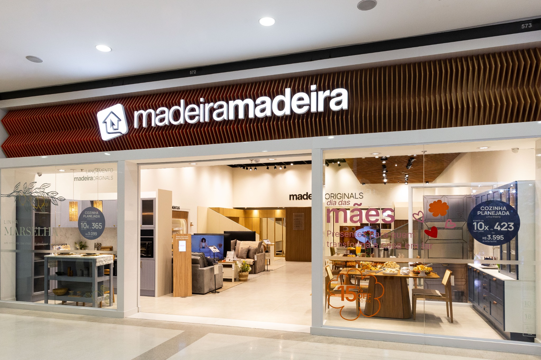 MadeiraMadeira Facebook ad: Visite a MadeiraMadeira no Shopping Metrô Itaquera!