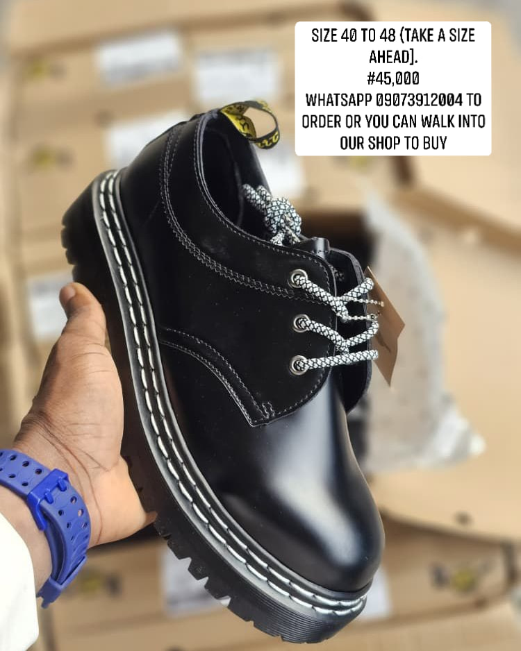 Roycollections Facebook ad: Available in sizes 40, 41, 42, 43, 44…