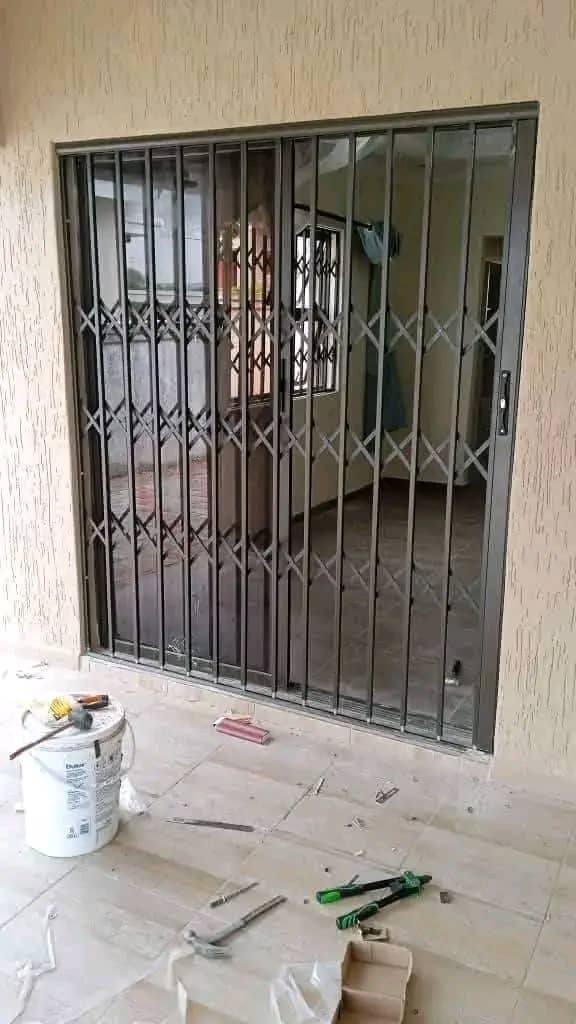 Dav & Pris Unlimited Aluminium windows and sliding doors Facebook ad: Talk to to us interns of security.