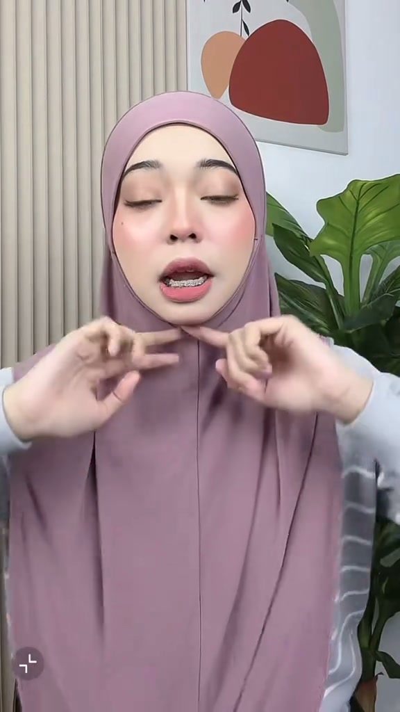 The Cat Outfit Facebook ad: Sarung Sheeqa RM25 Sahaja