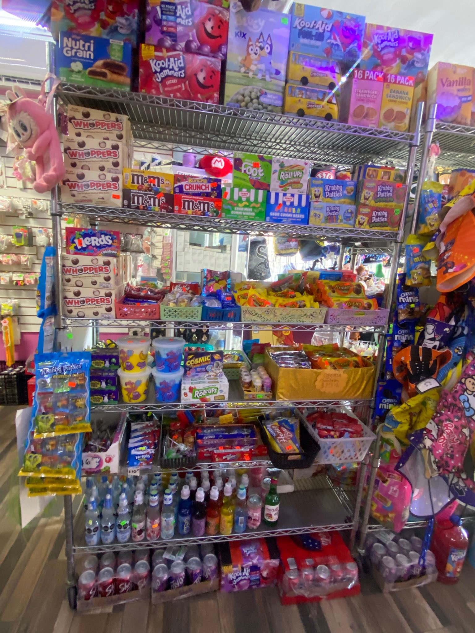 DisfrazARTE con estilo Facebook ad: ¡Tenemos una gran variedad de snacks americanos!