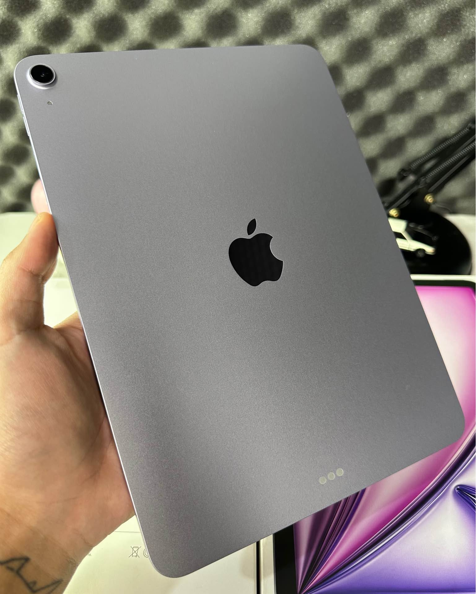 Endorphone Facebook ad: iPad Air M3 128GB Purple WiFi iBox