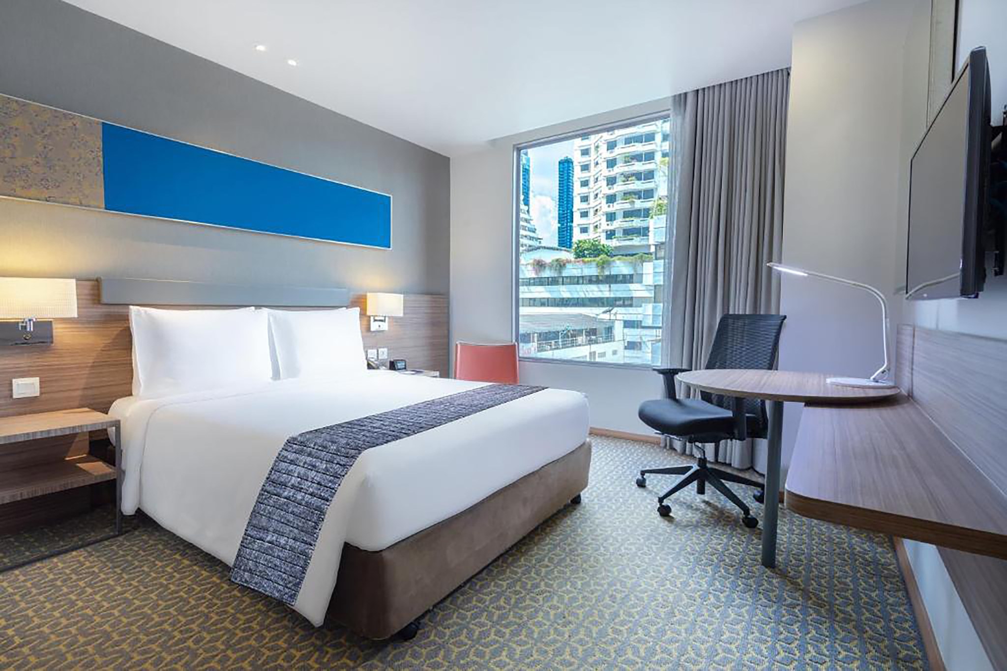 Holiday Inn Express Bangkok Sathorn Facebook ad