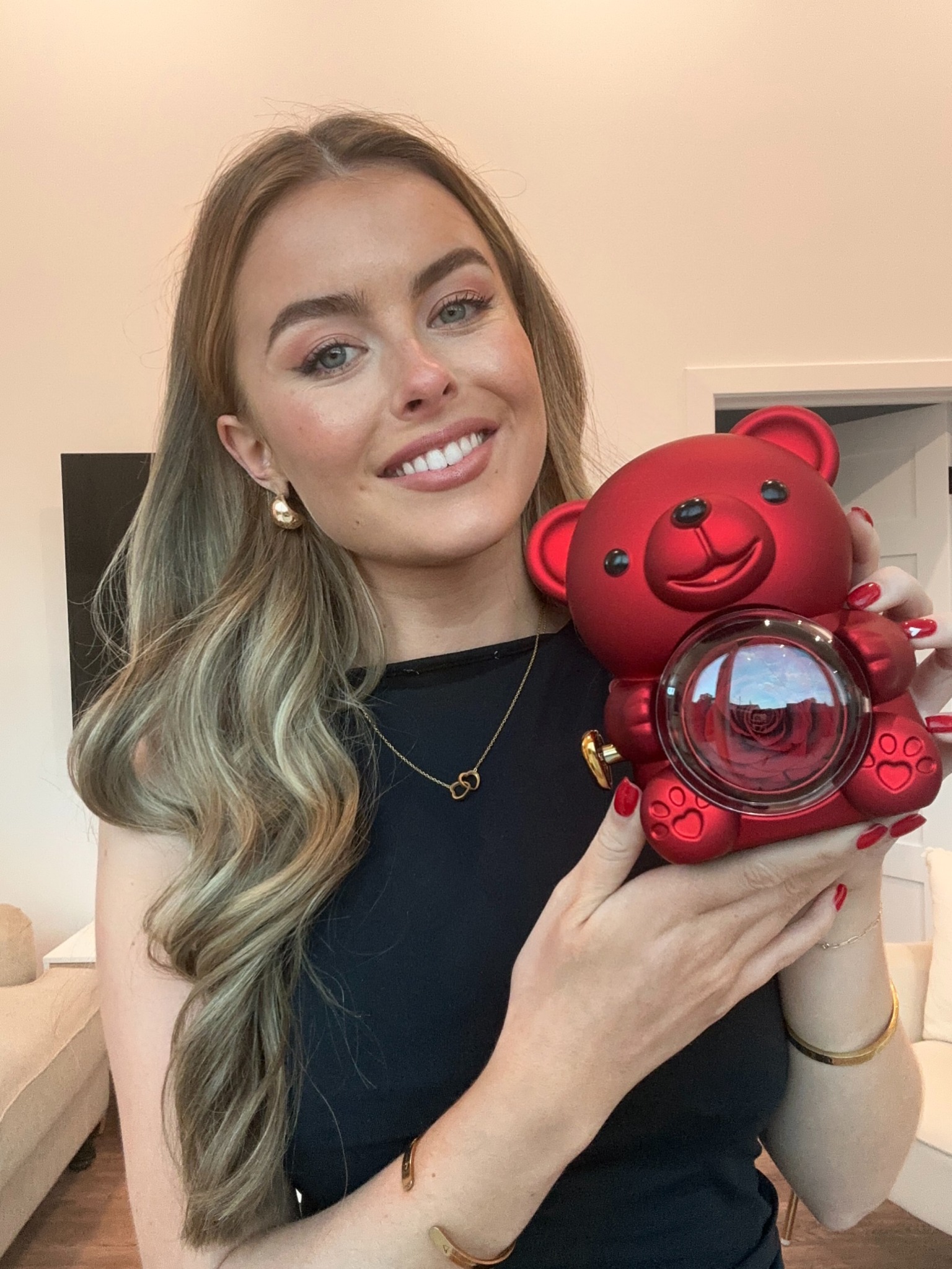Sparkly Roses Facebook ad: A Bear With a Twist - Literally
