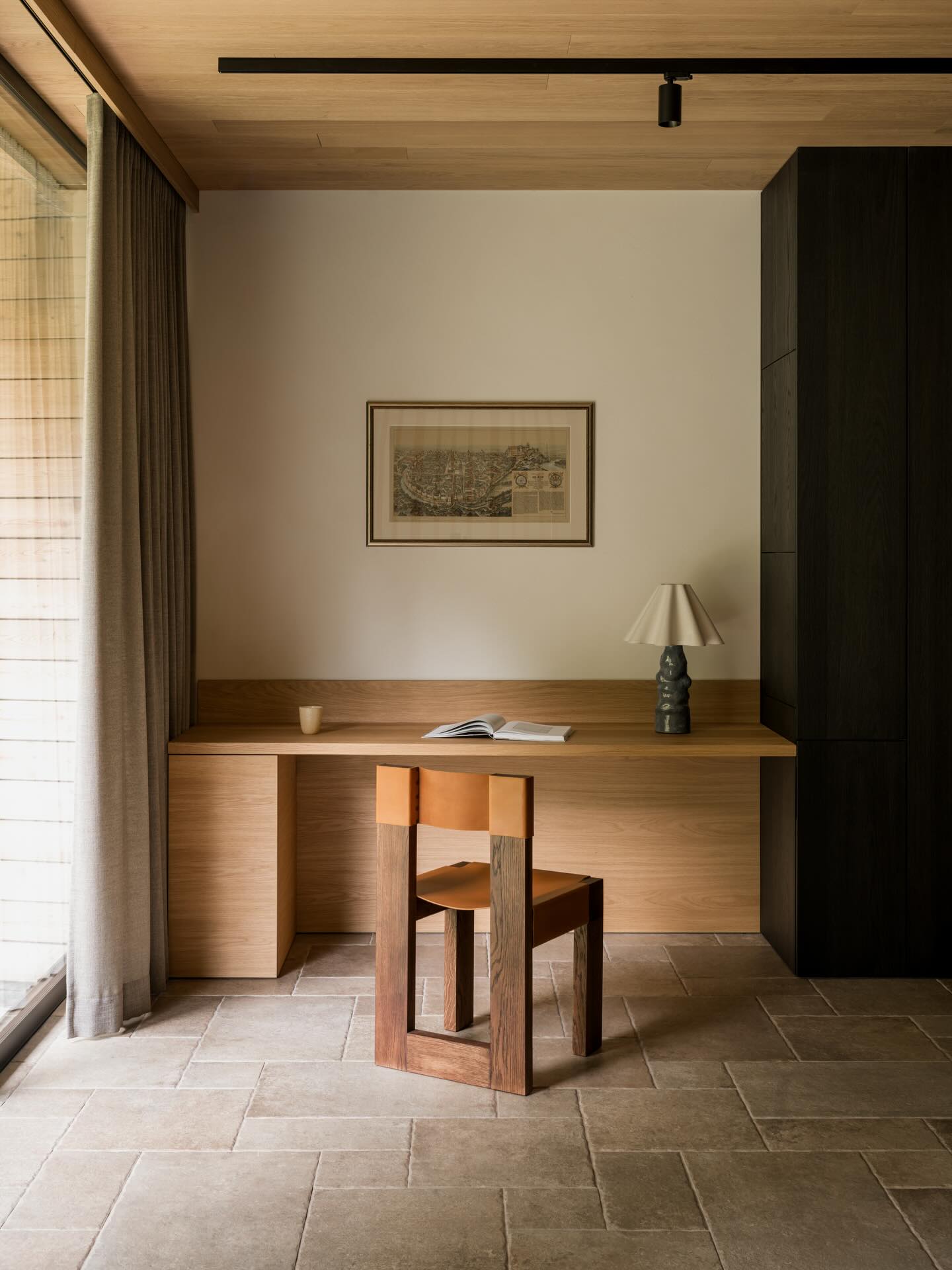 Ng design Facebook ad: This chair doesn’t shout.