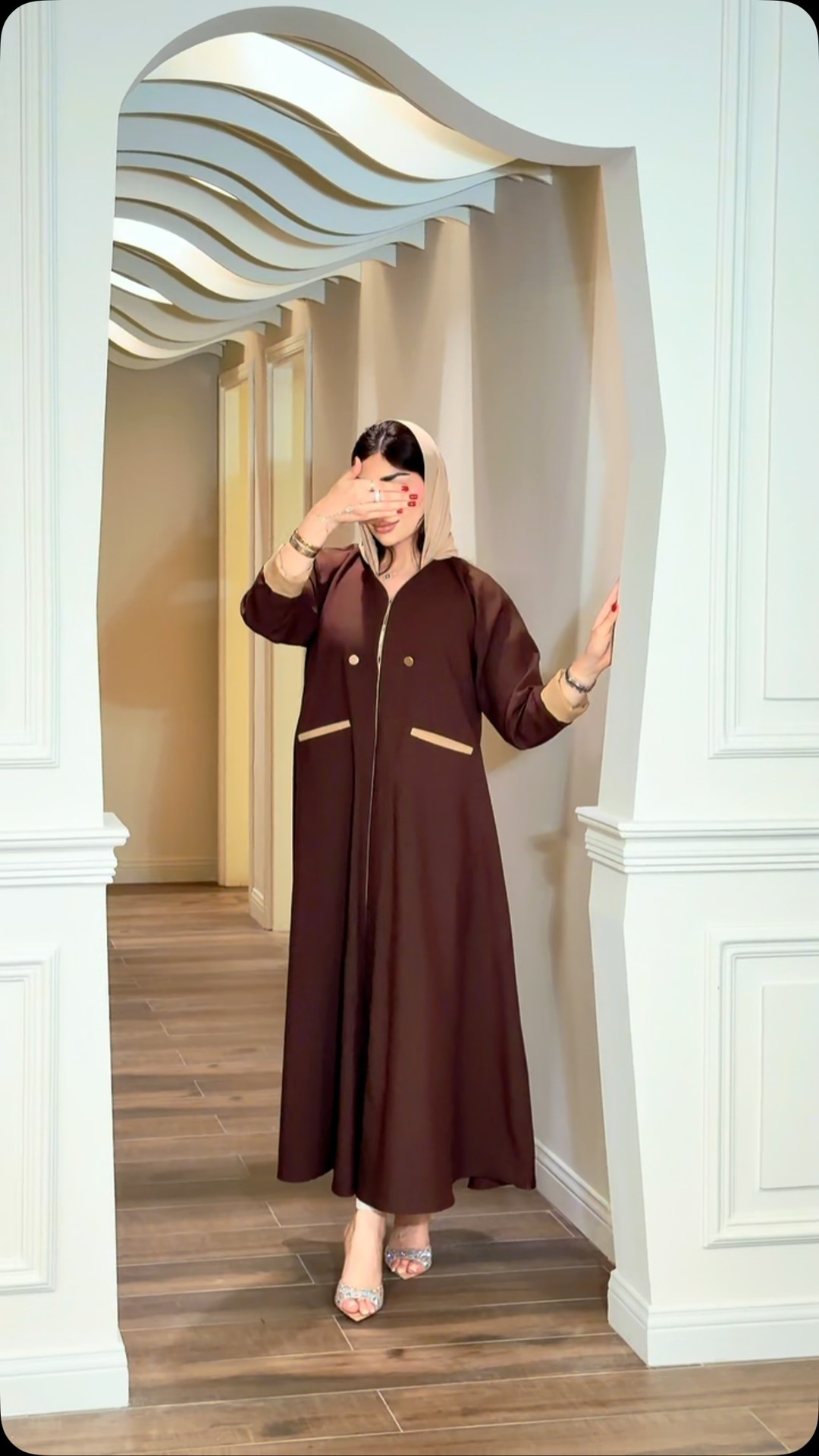 Abaya & dress Facebook ad: القماش كريب